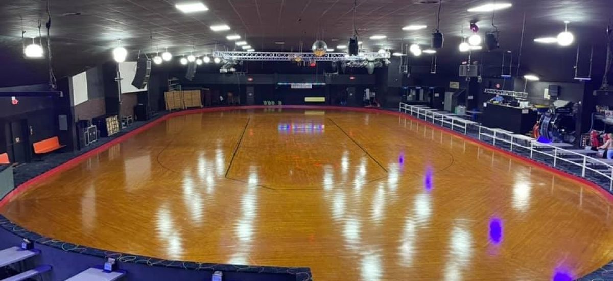 |skates on skating rink